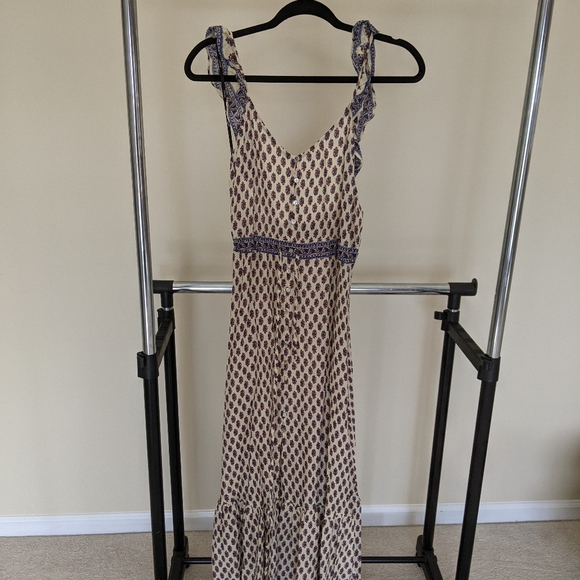 Forever 21 Dresses & Skirts - Romantic Flowy Maxi Dress